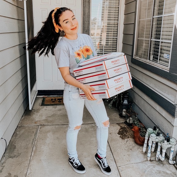 Instagram: @thatposhmom - Picture 4 of 10